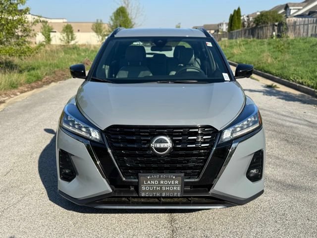 Used 2023 Nissan Kicks SR w/ SR Premium Package FWD image 3