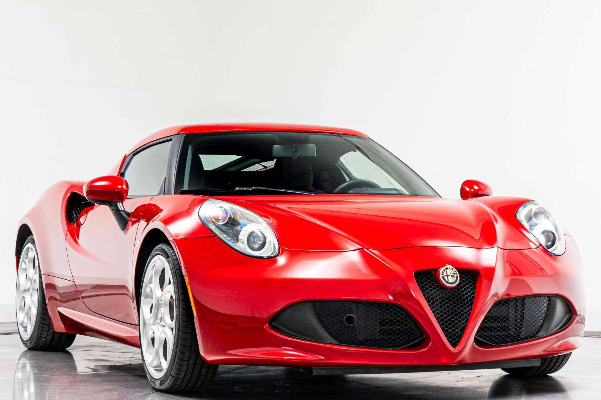Used 2016 Alfa Romeo 4C Coupe w/ Convenience Group - Coupe RWD image 3