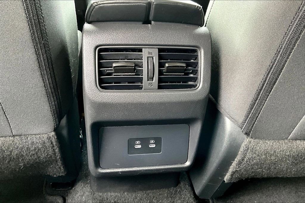 Used 2025 Nissan Rogue SV image 11