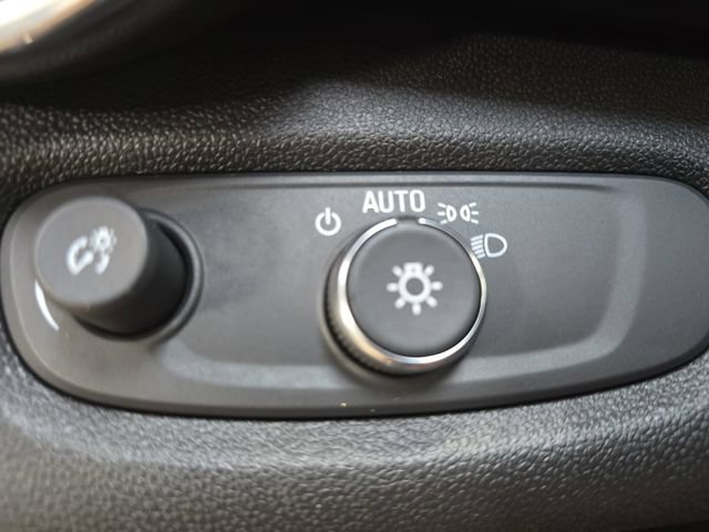 Used 2024 Chevrolet Trax ACTIV w/ Sunroof Package FWD image 28