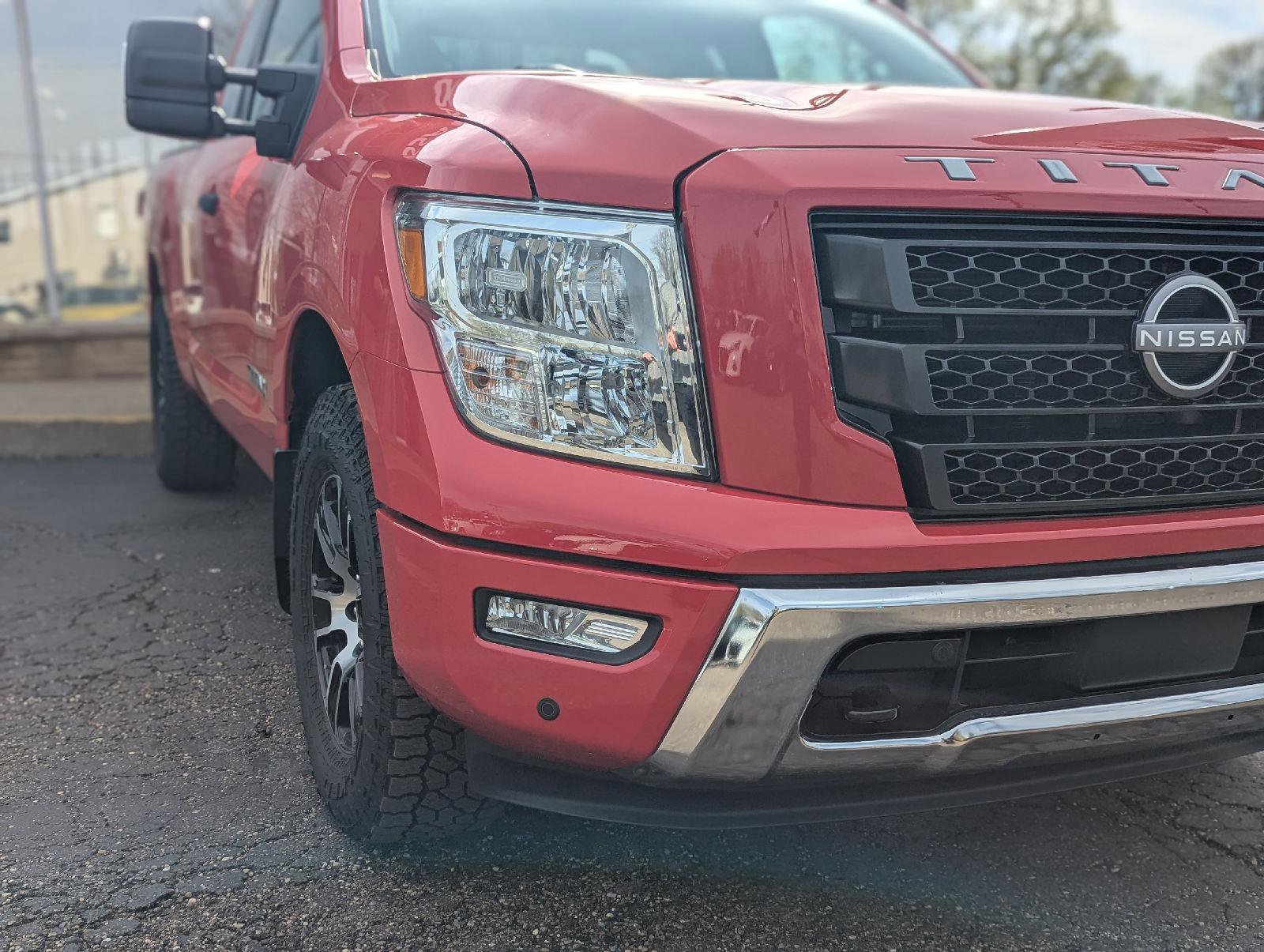 Used 2024 Nissan Titan SV w/ SV Utility Package image 12