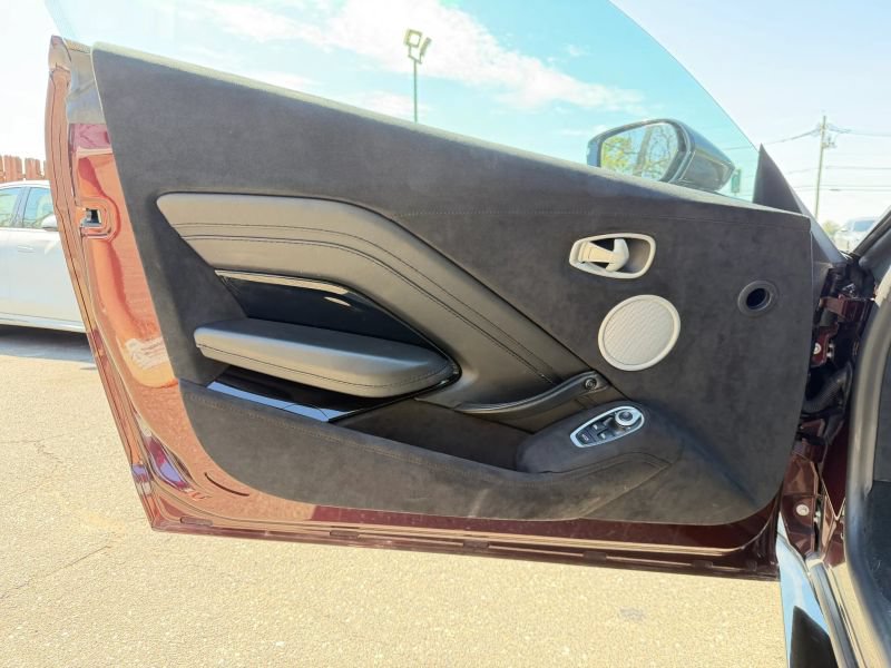 Used 2019 Aston Martin V8 Vantage Coupe RWD image 10