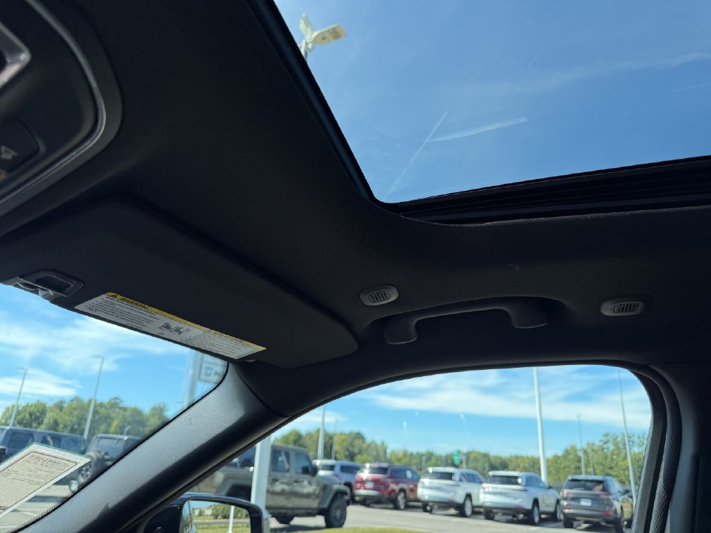 New 2027 Jeep Grand Cherokee Altitude RWD image 14