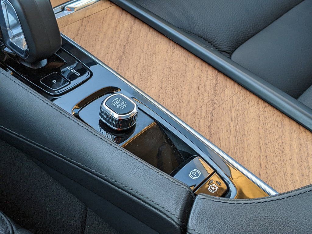 Certified 2025 Volvo XC90 T8 Plus w/ Protection Package Premier image 20