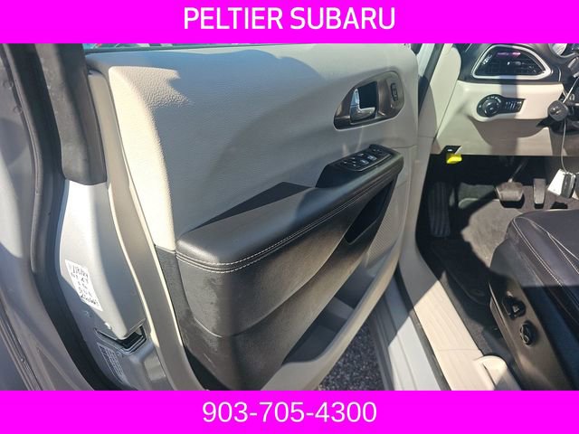 Used 2024 Chrysler Pacifica Touring-L FWD image 15