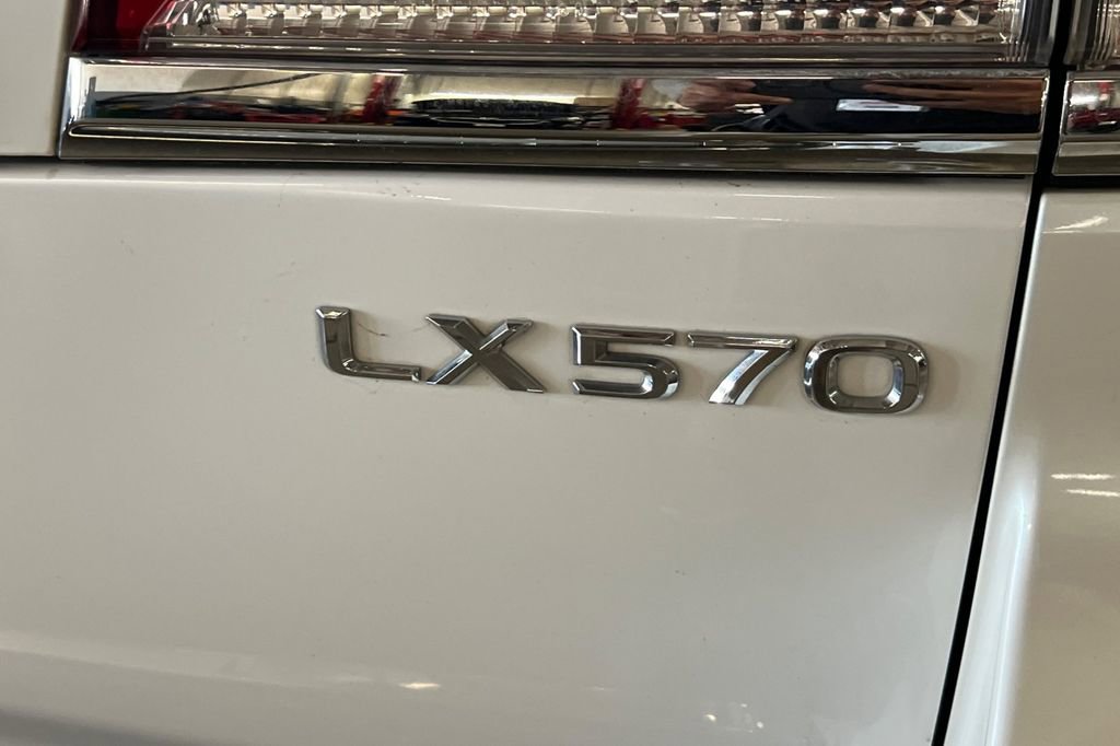 Used 2014 Lexus LX 570 4WD w/ Luxury Package image 9