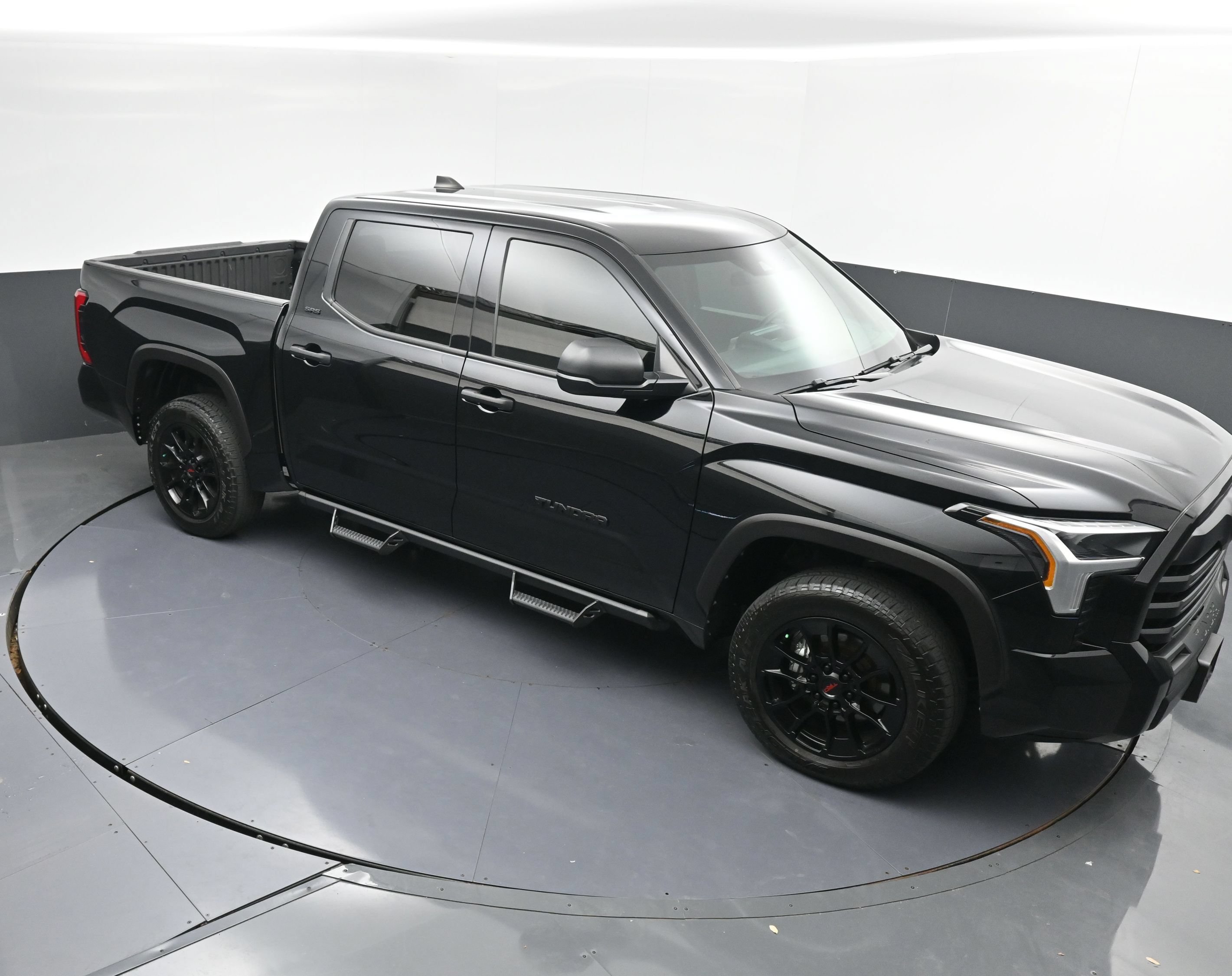 Used 2025 Toyota Tundra SR5 AWD/4WD image 32