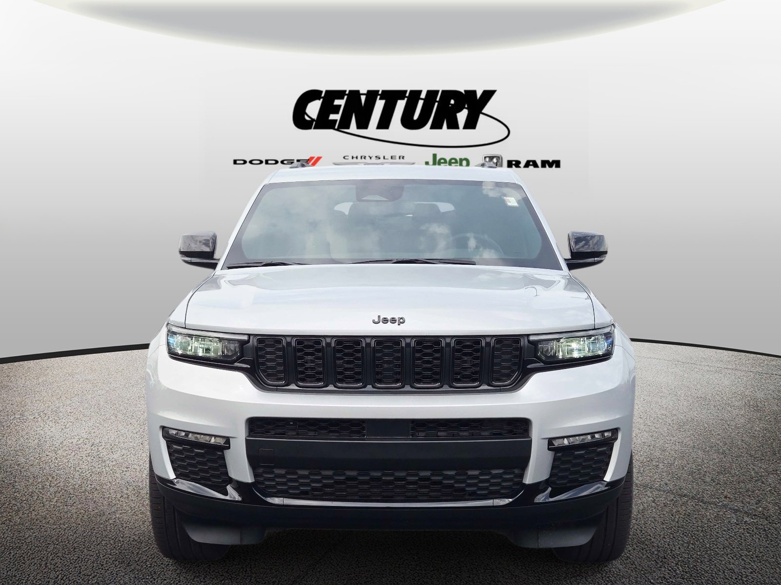 Used 2024 Jeep Grand Cherokee L Limited w/ Black Appearance Package image 9