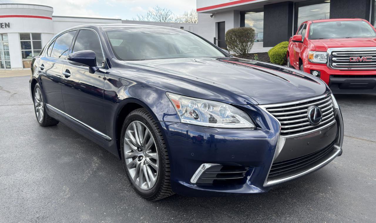 Used 2013 Lexus LS 460 L w/ Ultra Luxury Pkg image 3