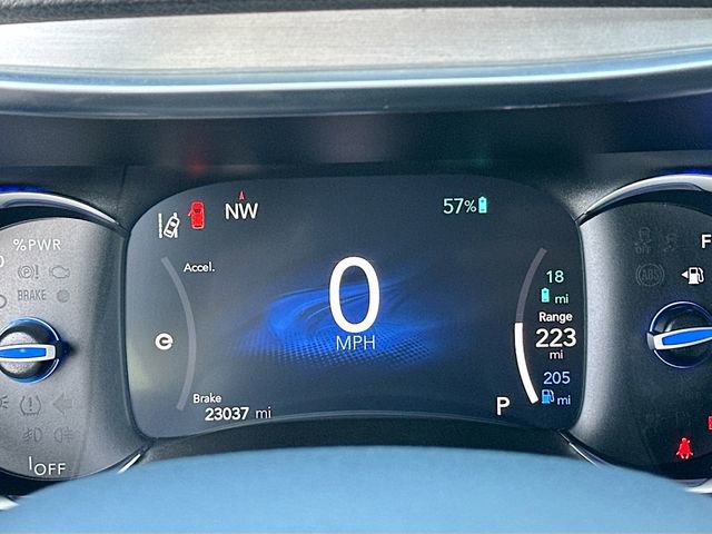 Used 2025 Chrysler Pacifica Pinnacle image 12