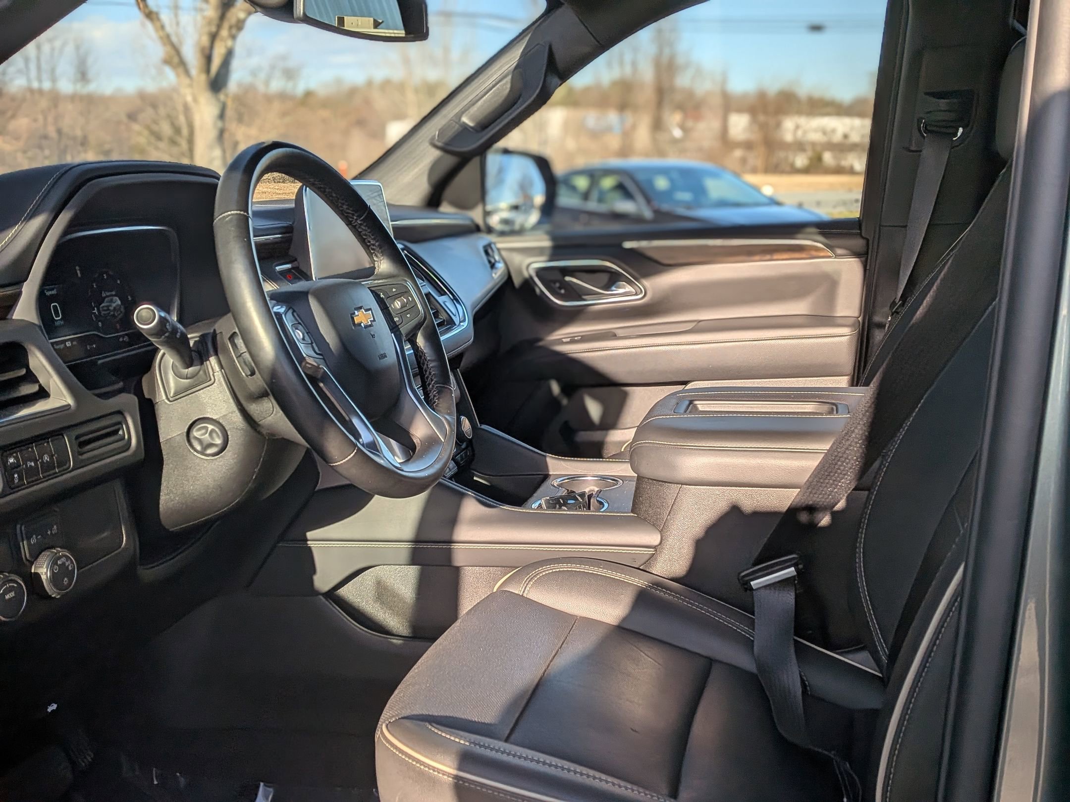 Used 2024 Chevrolet Suburban Premier image 16