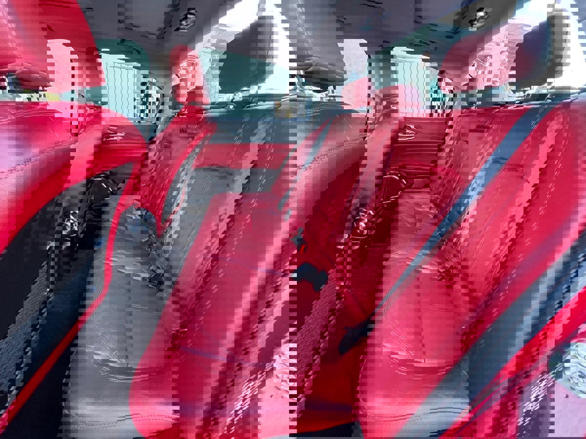 Used 2017 Alfa Romeo Giulia w/ Sport Appearance Package image 15