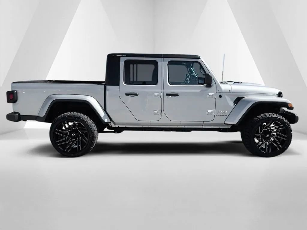 Used 2023 Jeep Gladiator Overland image 8