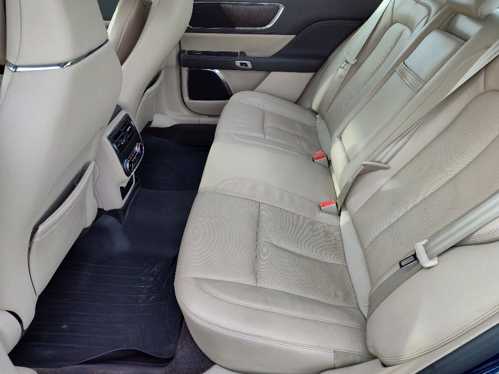 Used 2017 Lincoln Continental Reserve w/ Climate Package image 5