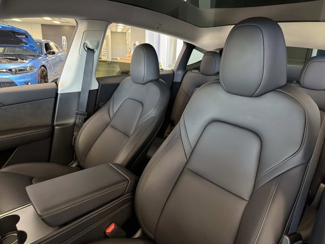 Used 2025 Tesla Model Y Long Range image 14