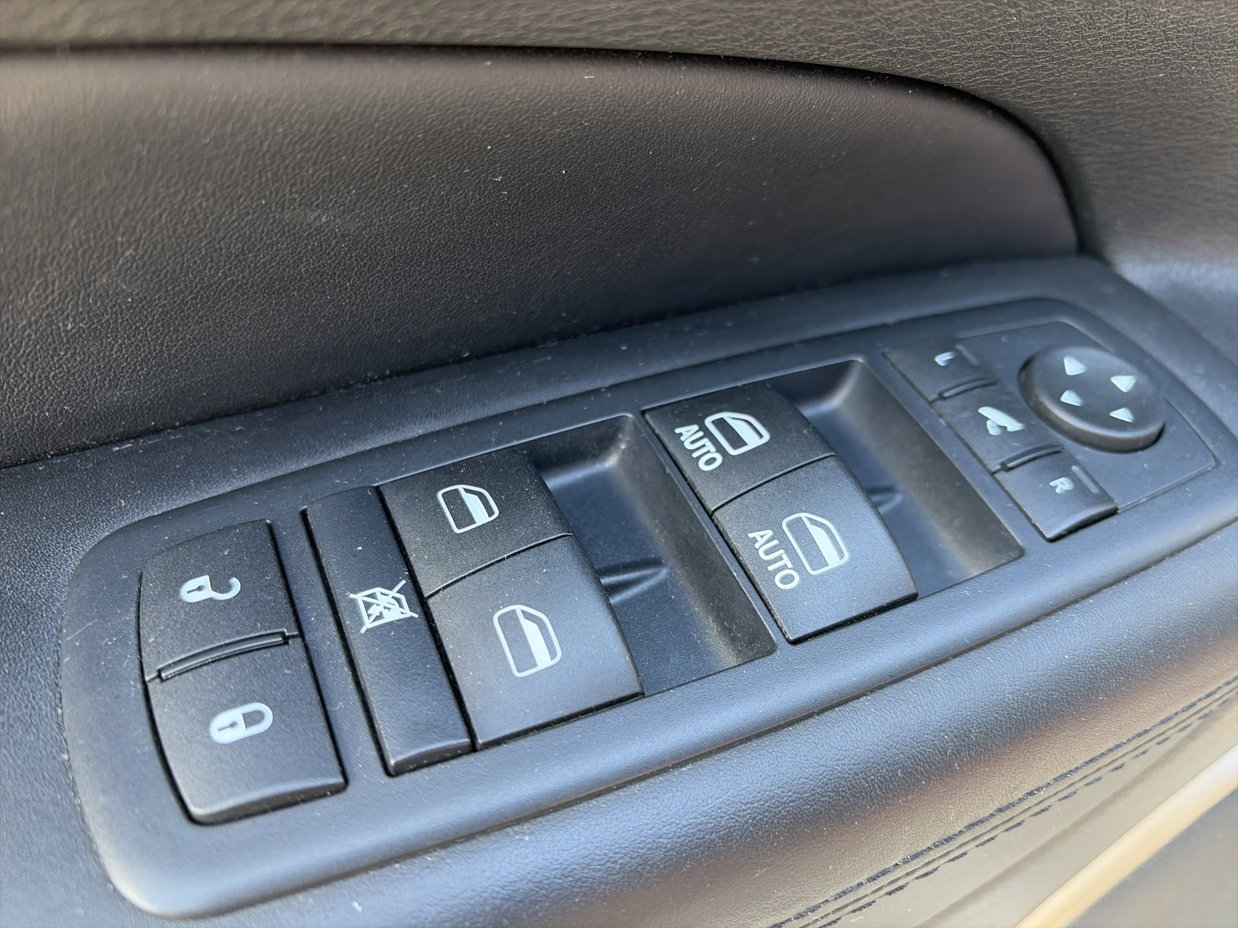 Used 2015 Jeep Grand Cherokee Summit AWD/4WD image 3