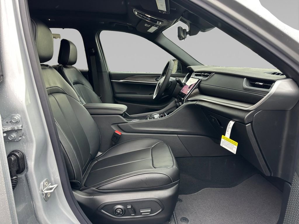 New 2025 Jeep Grand Cherokee Limited w/ Luxury Tech Group II image 18