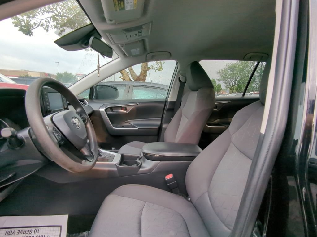 Used 2021 Toyota RAV4 XLE FWD image 6