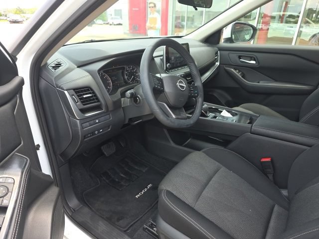 Used 2026 Nissan Rogue SV FWD image 19