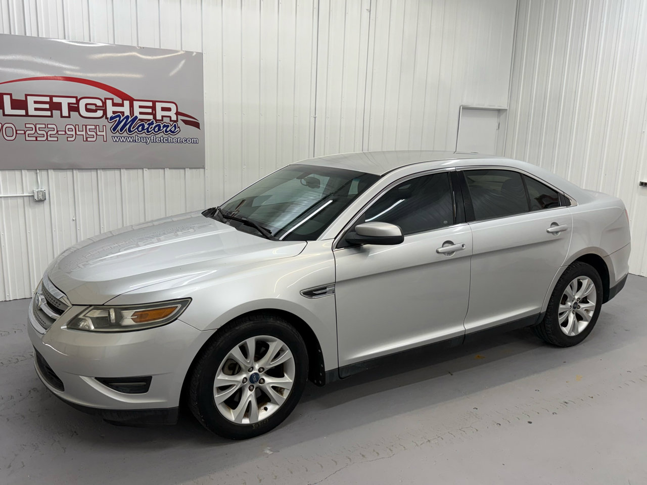 Used 2010 Ford Taurus SEL image 6