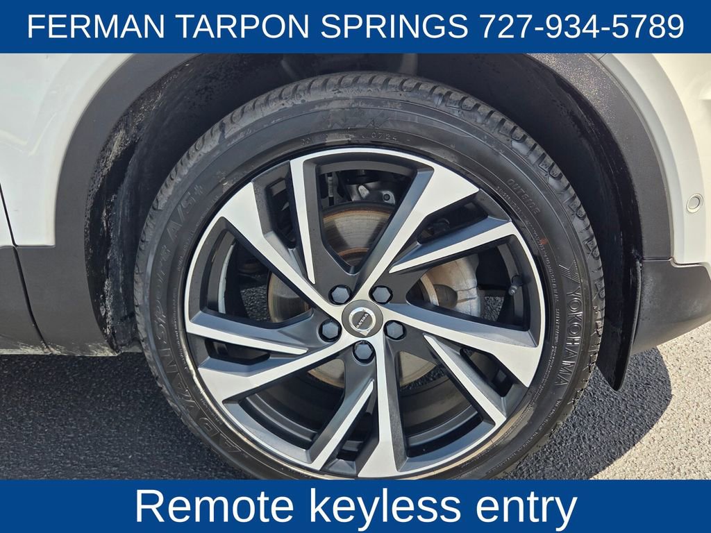 Used 2020 Volvo XC40 T4 R-Design w/ Protection Package Premier image 12