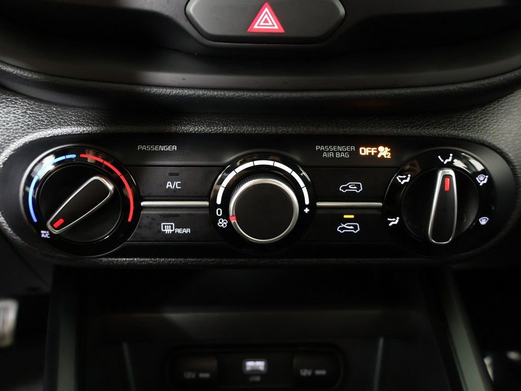 Used 2025 Kia Soul LX w/ LX Technology Package FWD image 44