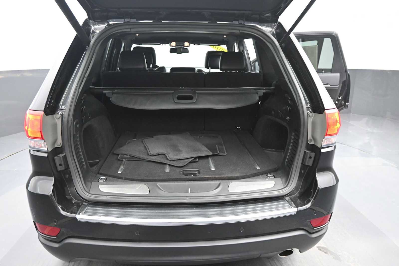Used 2016 Jeep Grand Cherokee Limited AWD/4WD image 13