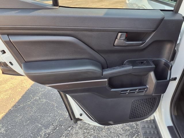 Used 2025 Toyota 4Runner SR5 AWD/4WD image 41