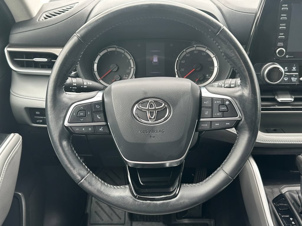 Used 2021 Toyota Highlander LE AWD/4WD image 19