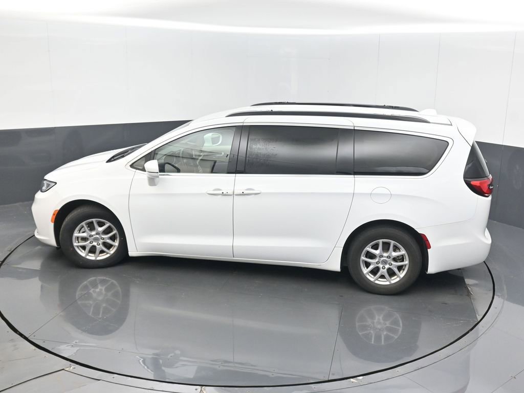 Used 2022 Chrysler Pacifica Touring-L image 37