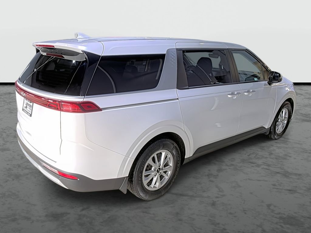 Used 2022 Kia Carnival LX image 4