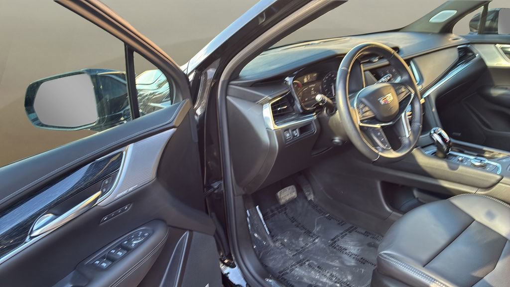 Certified 2023 Cadillac XT5 Premium Luxury w/ LPO, Floor Liner Package image 14