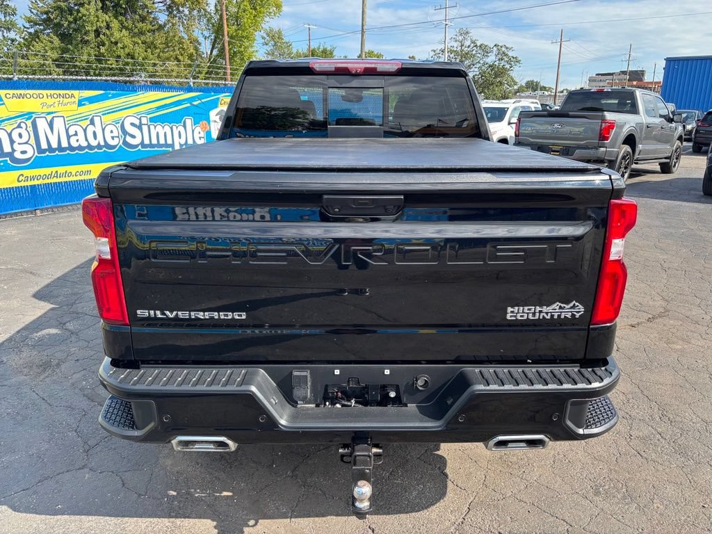 Used 2022 Chevrolet Silverado 1500 High Country w/ High Country Premium Package AWD/4WD image 3