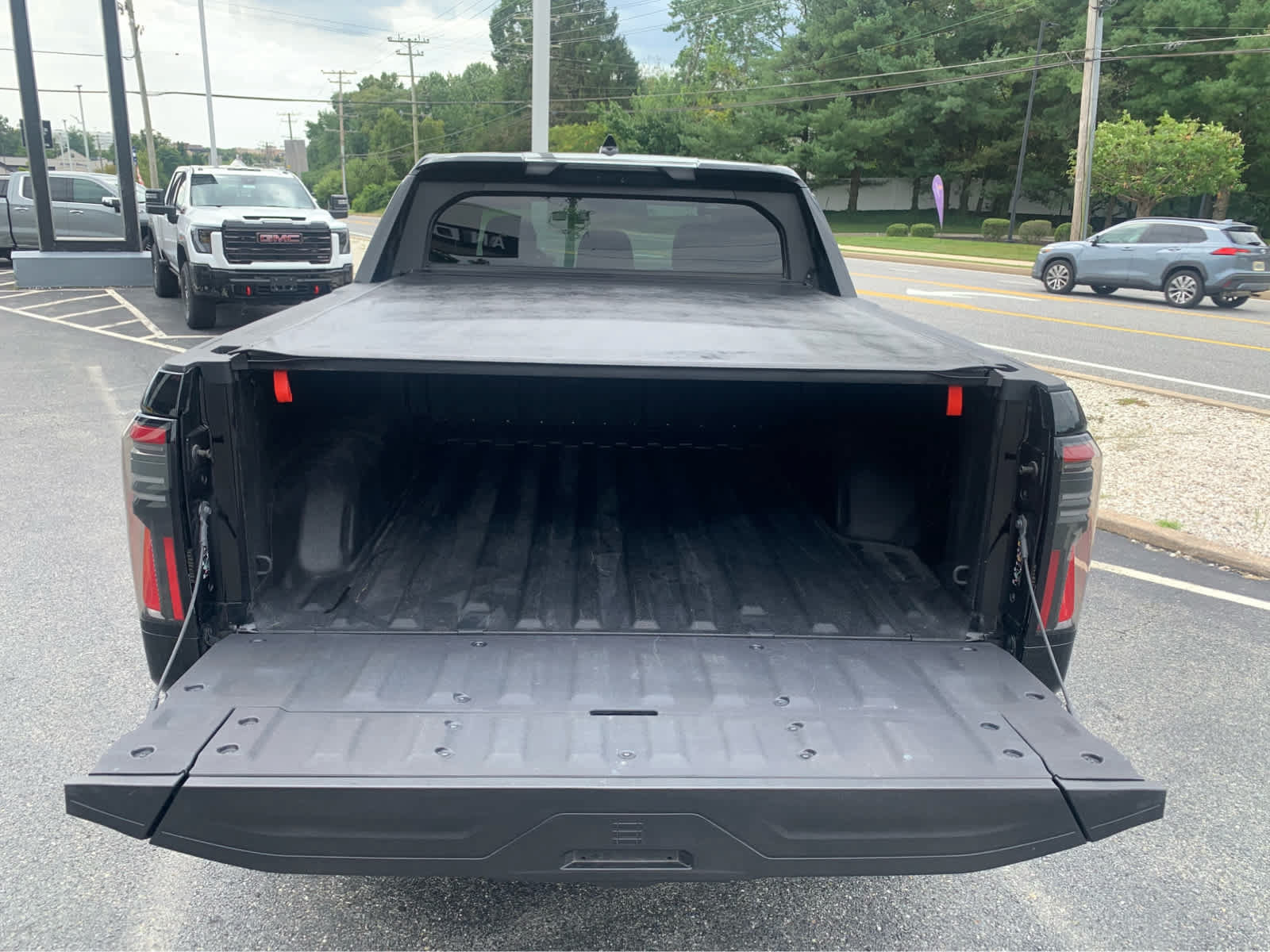 Used 2026 GMC Sierra EV Denali AWD/4WD image 5