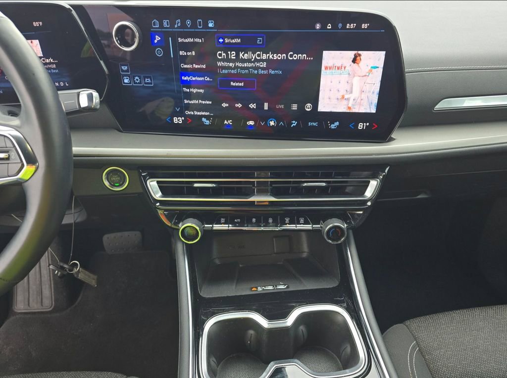 Used 2025 Chevrolet Traverse LT image 10