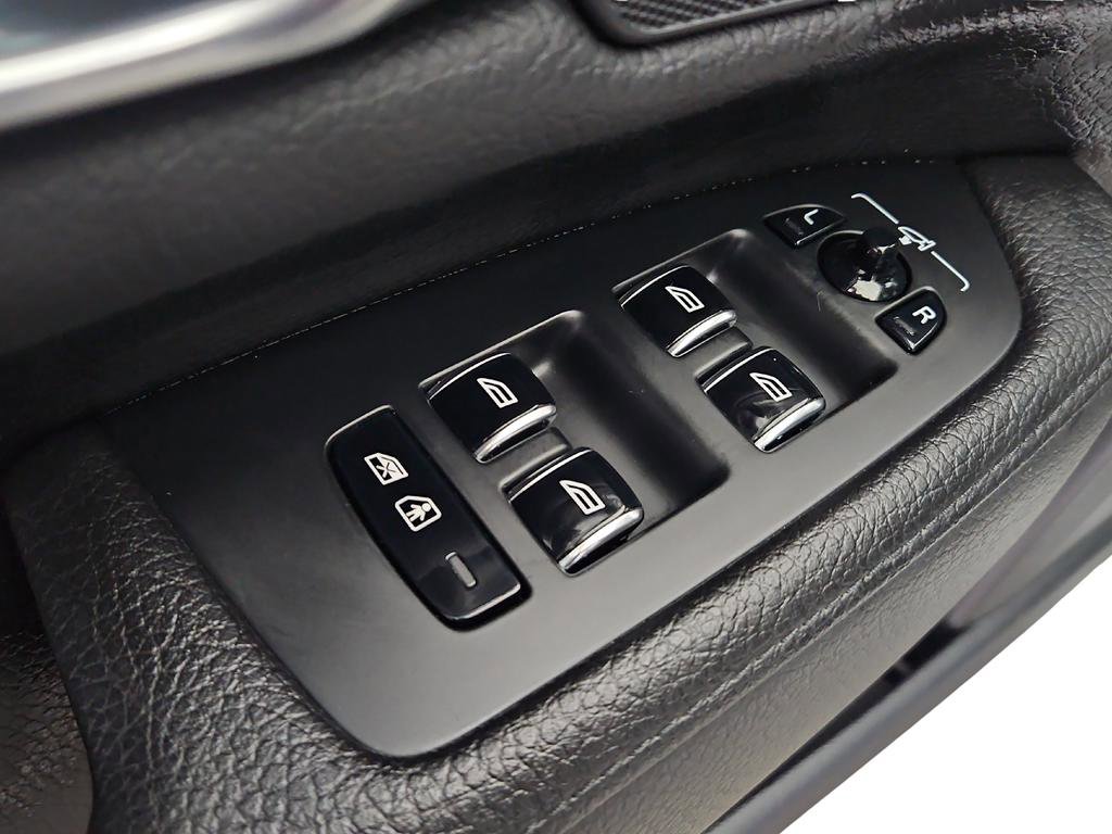 Used 2018 Volvo S90 T6 Momentum w/ Convenience Package image 23