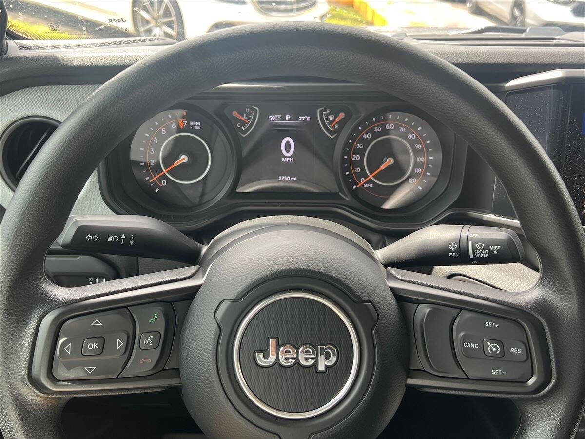 Used 2025 Jeep Gladiator Sport AWD/4WD image 12