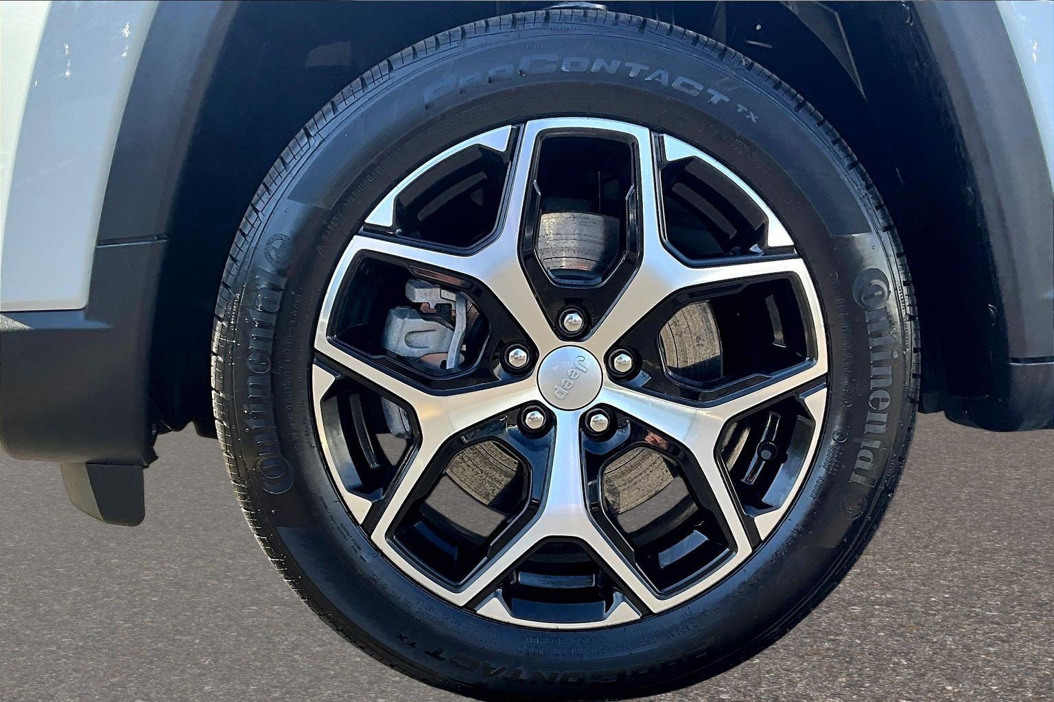 Used 2024 Jeep Compass Limited image 25
