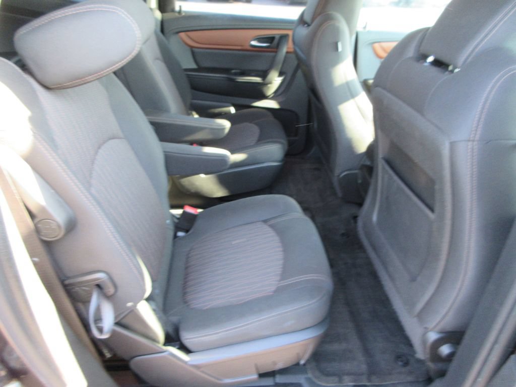 Certified 2017 Chevrolet Traverse LT FWD image 18