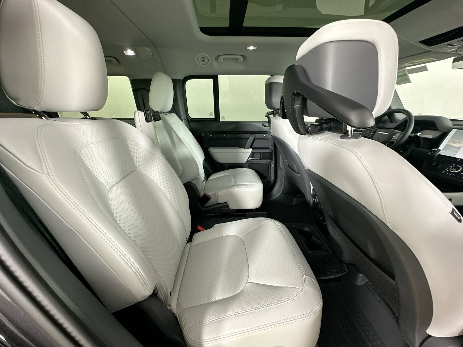 New 2026 Land Rover Defender 130 X-Dynamic SE AWD/4WD image 42