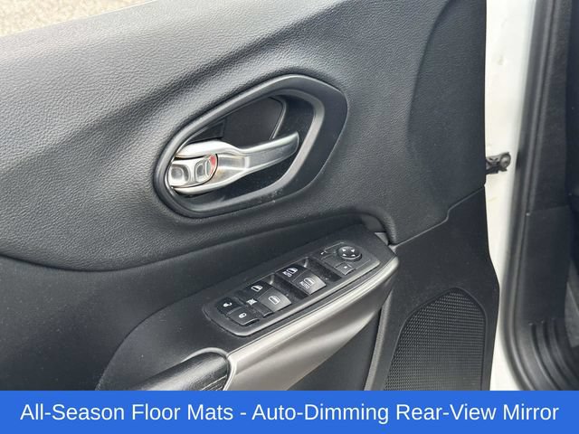 Used 2019 Jeep Cherokee Latitude Plus w/ Comfort/Convenience Group AWD/4WD image 15