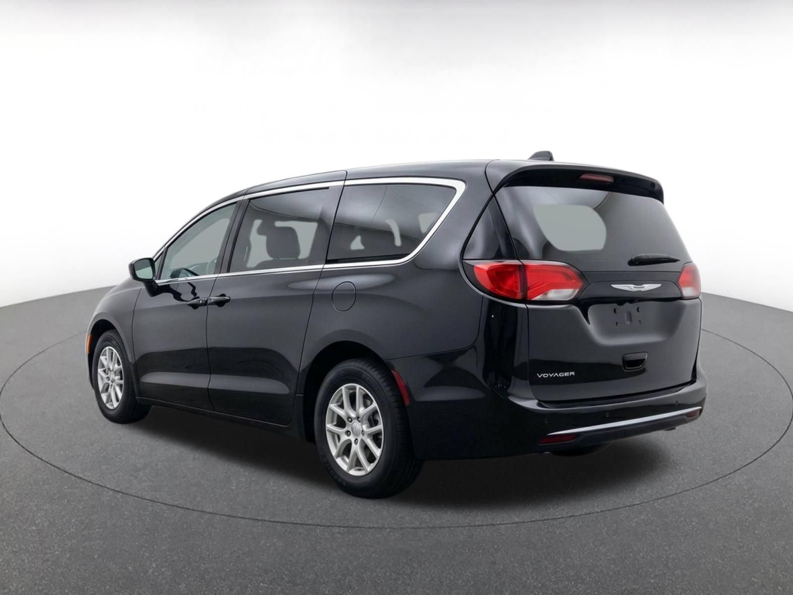 Used 2024 Chrysler Voyager LX FWD image 6