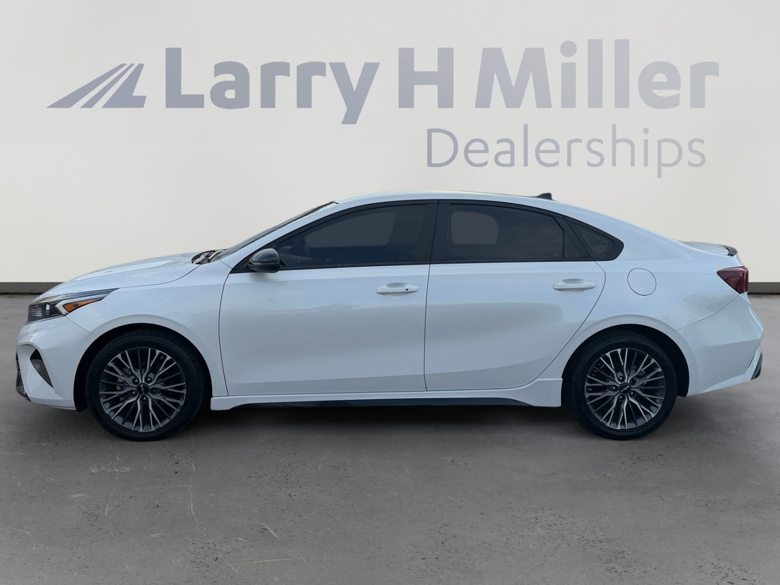 Used 2023 Kia Forte GT-Line FWD image 2