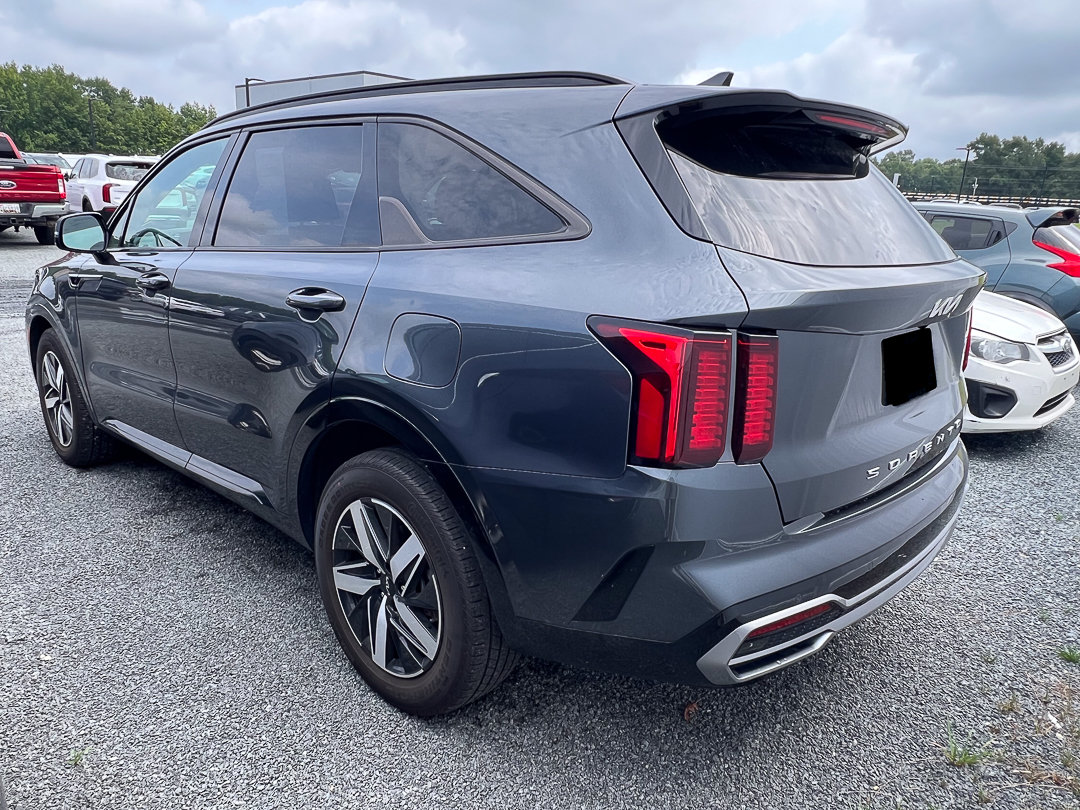 Used 2022 Kia Sorento S FWD image 2