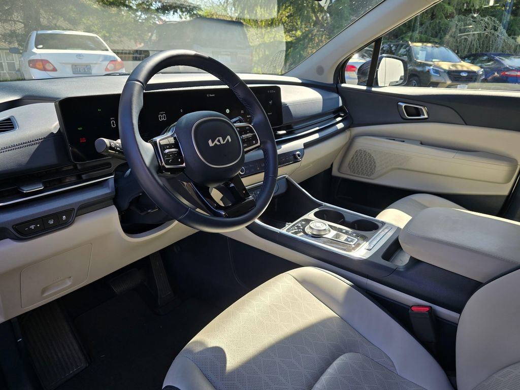 Certified 2025 Kia Carnival EX FWD image 12