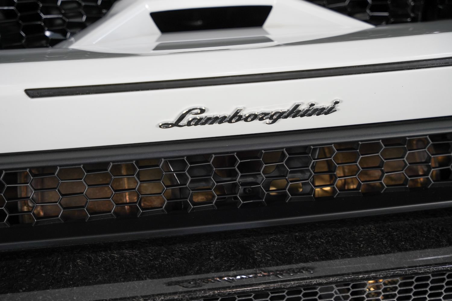 Used 2018 Lamborghini Huracan Performante AWD/4WD image 20