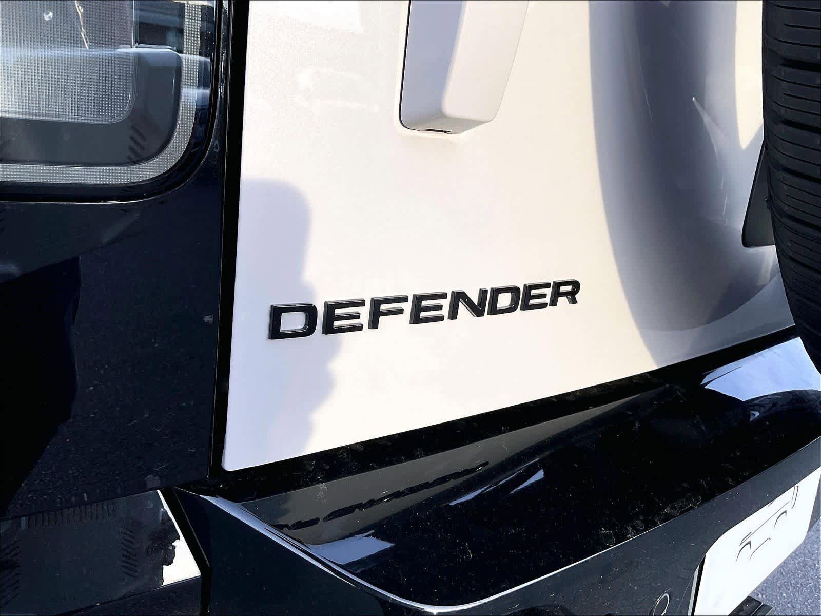 New 2026 Land Rover Defender 130 X-Dynamic SE AWD/4WD image 26