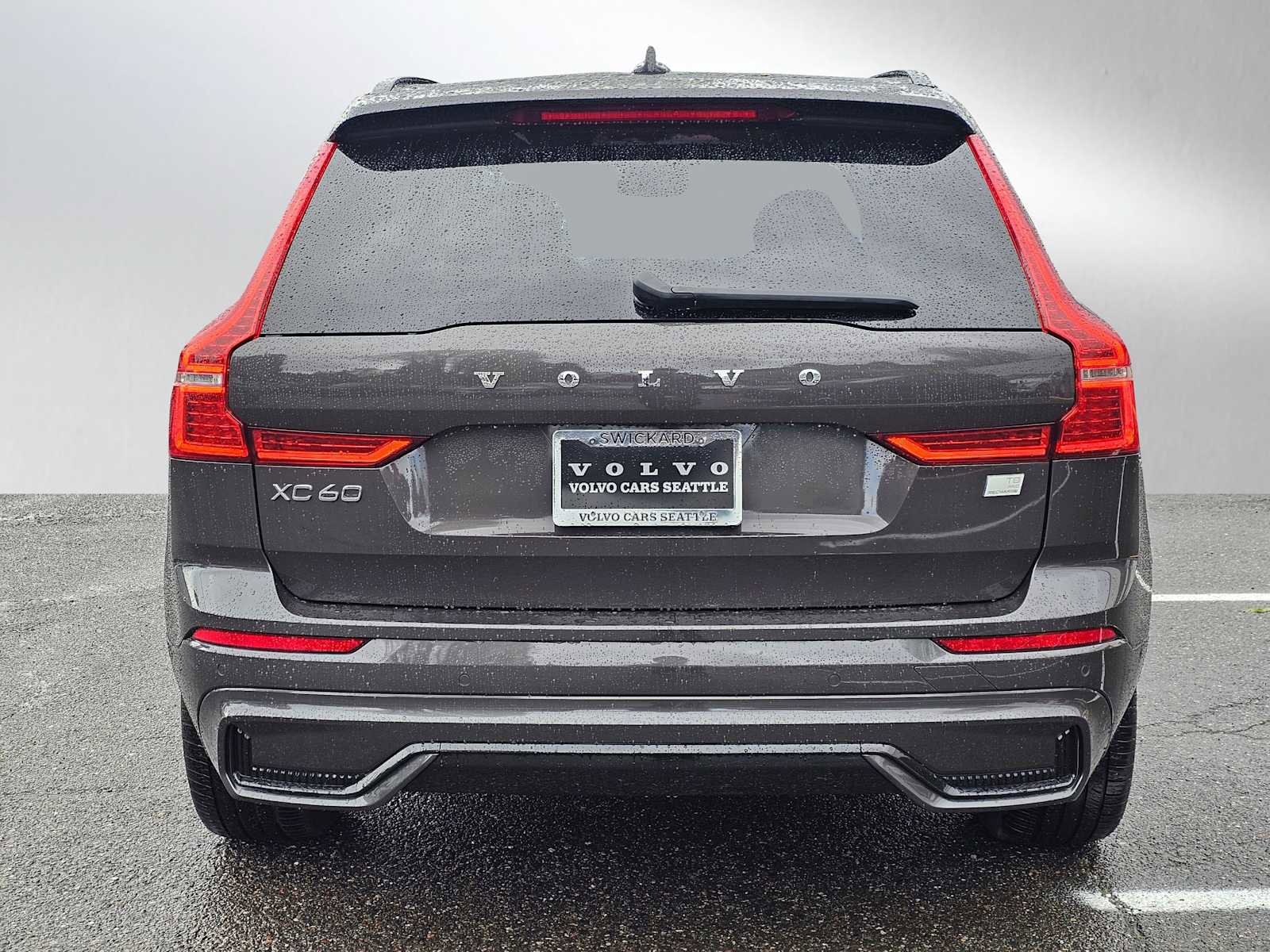 Used 2022 Volvo XC60 T8 R-Design w/ Advanced Package AWD/4WD image 4