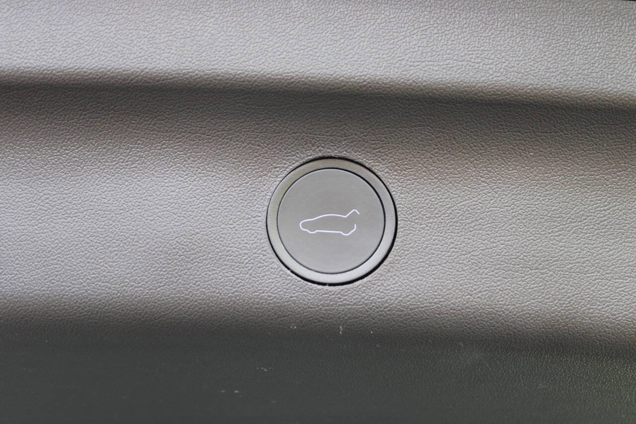 Used 2024 Tesla Model Y Long Range image 15