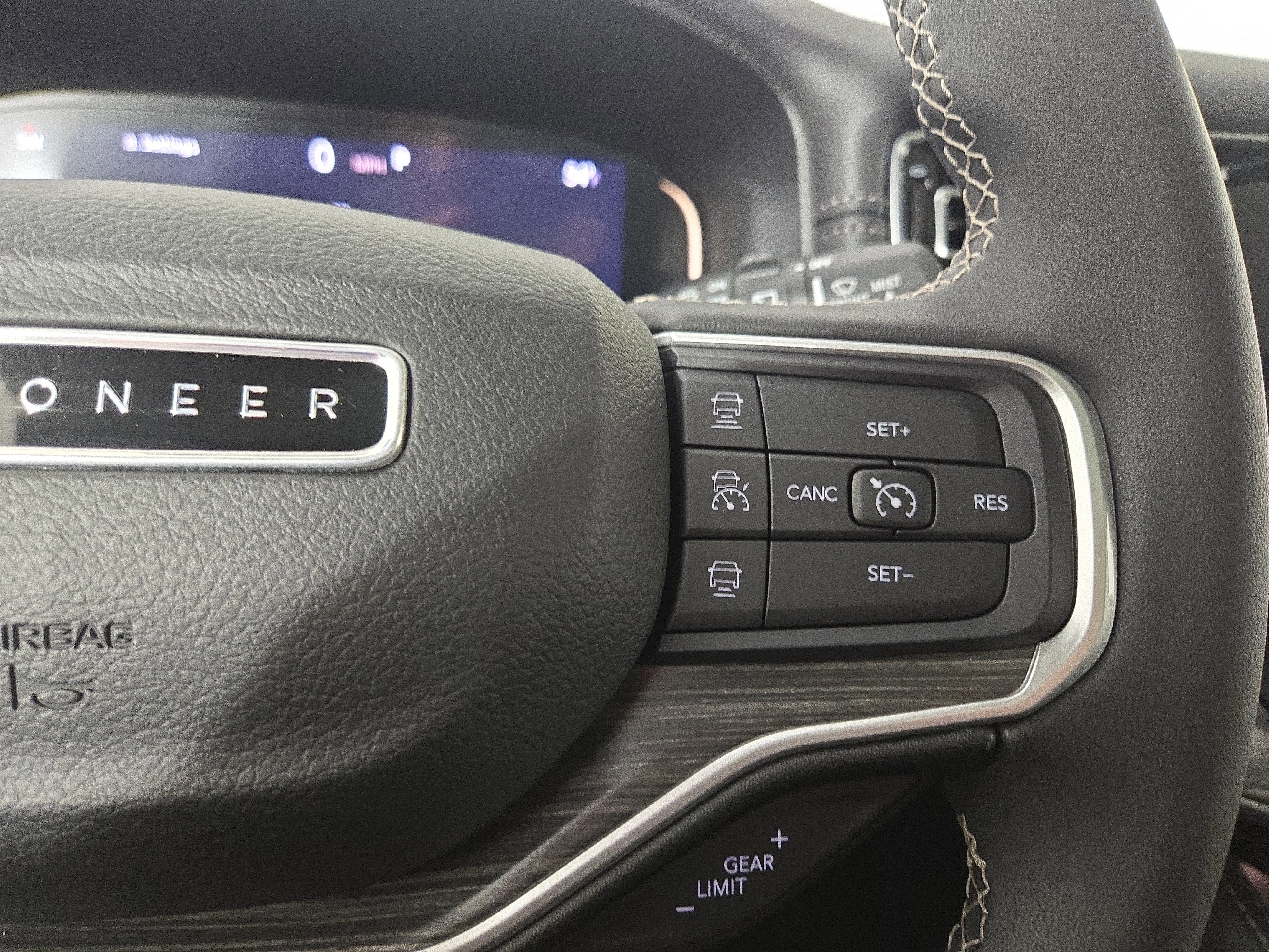 Used 2023 Jeep Wagoneer L Series II w/ Premium Group I image 18